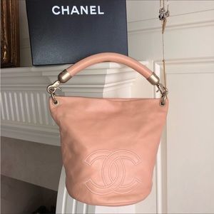 CHANEL shoulder bag